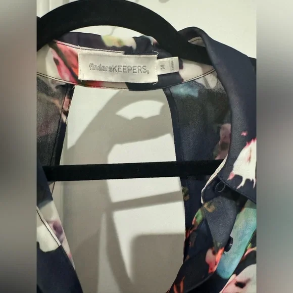 2/$20 Finders Keepers Floral Button-Up Blouse - Pink and Black sheer size M - Picture 4 of 7